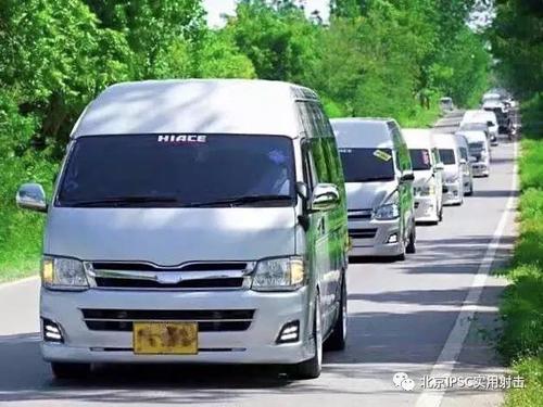 从酒店出发,可轻松通往高速公路和地铁,在数分钟内抵达市中心和曼谷的