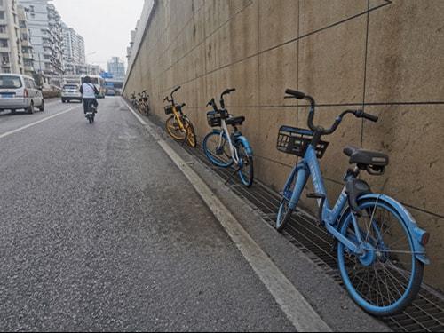 两天300人受罚就因为骑完共享单车