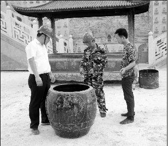 (图)湖北现古代高僧坐化缸 祖孙三代看守半世纪