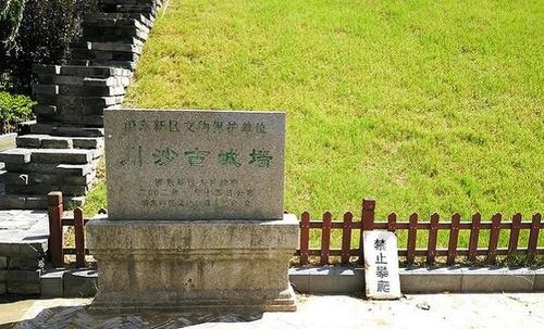 上海老城历史遗迹,仅存明城墙遗址之一,公园虽小但广