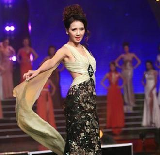 整容上瘾的越南女歌手多次变脸,网友直呼:估计连亲妈都认不出