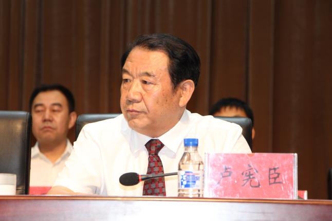 新当选市企联企协会长卢宪臣代表全市企业家发言
