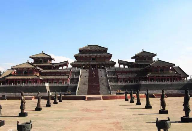 秦汉时期的大一统局势促进了中原与吴楚建筑文化的交流,此时期建筑