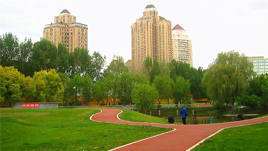 哈尔滨国际高尔夫球场改建成公园,如今成为健跑圣地