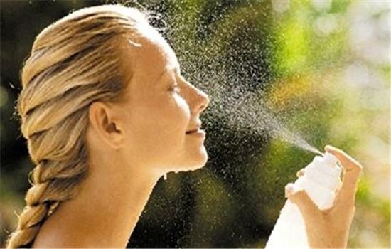 保湿喷雾怎么使用 一瓶保湿喷雾多种用途