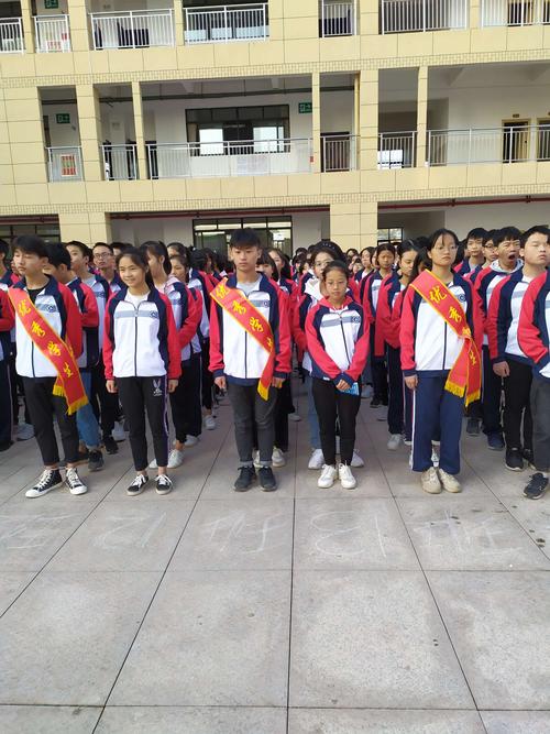 表彰先进,为梦想喝彩——于都二中高一年级期中联考表彰大会