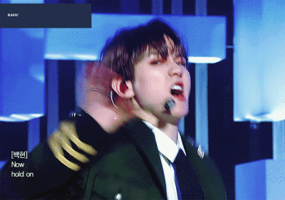 exo 边伯贤gif 抱图点赞 喜欢收藏是军装啊!