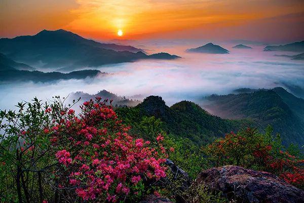 霍山县单龙寺屋脊山