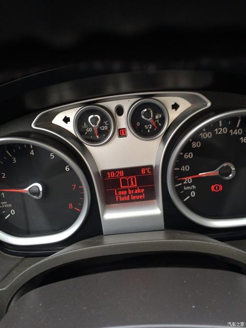 经典福克斯,正常行驶中,突然出现翻书一样的报警