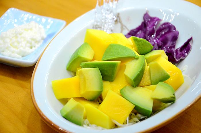 吃完刺身拼盘再吃个沙拉开胃一下,牛芒沙拉,芳香甜美的牛油果和芒果