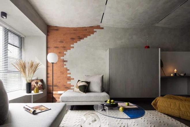 装修案例130㎡水泥灰的艺术漆半墙红砖利用山水的元素来装点新房