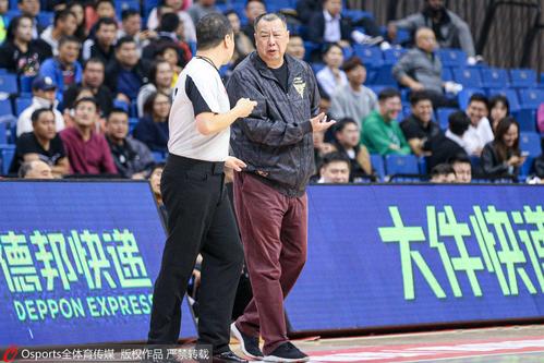 吴庆龙:亚当斯正在走程序 青岛还在调整阵容