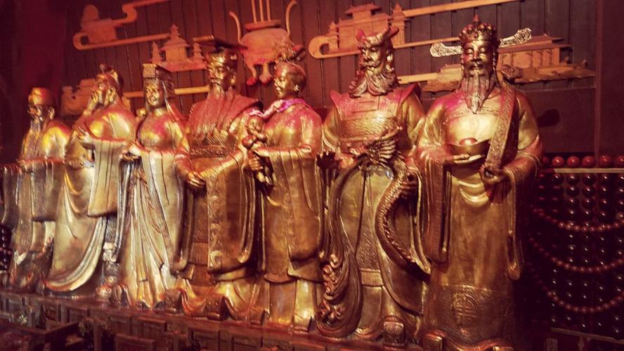神灵系列(左起):土地山神,关公,妈祖,玉皇大帝,送子娘娘,龙王,财神.
