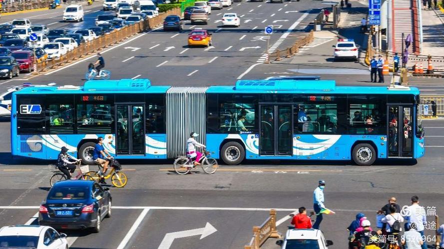 北京公交车开始换装不同颜色可辨线路类型