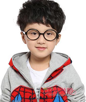 3岁男孩子发型设计 3岁男儿童短发发型图片(4)