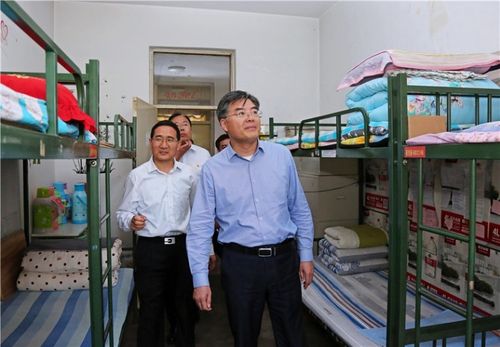 市委常委,中阳县委书记乔晓峰调研全县教育工作