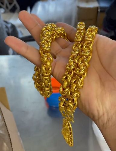 说你们猜的真准,我这条金项链,当时在金店买的是最粗的,发票上标注的