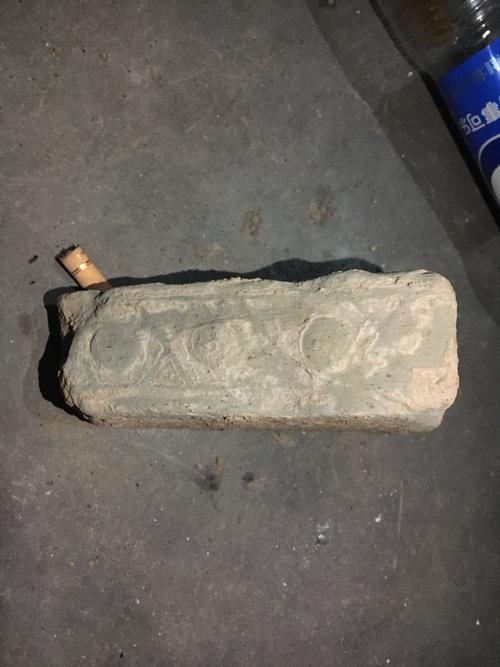 捡到一块砖头 不知道是不是古墓砖