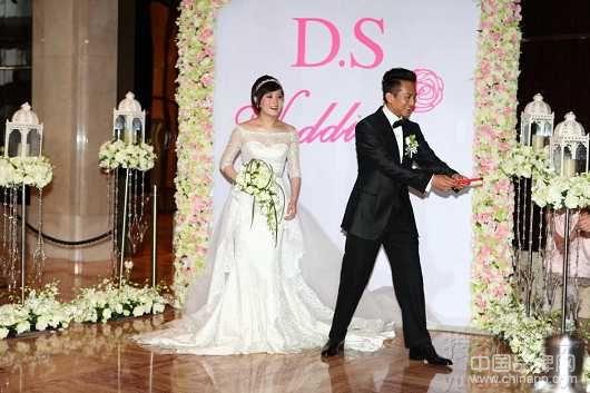 回顾孙俪邓超婚礼现场 温馨浪漫孙俪承认怀孕