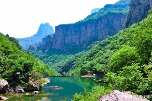 畅游新乡辉县八里沟风景区