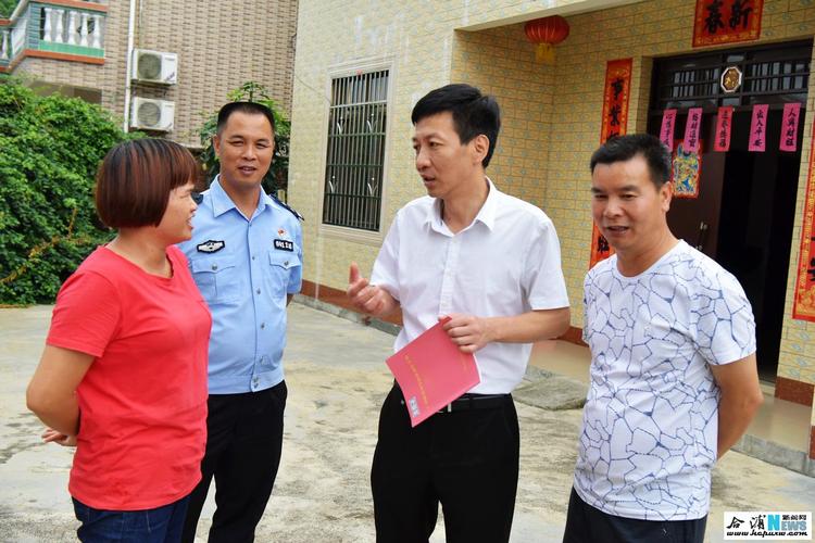 合浦县委书记杨斌到公馆镇调研脱贫攻坚工作