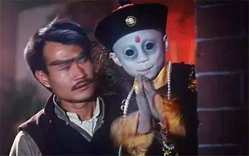 僵尸电影中的经典僵尸图片,包租公元华竟然饰演过僵尸