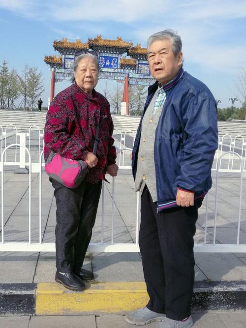 《164岁》的二位老人生活照