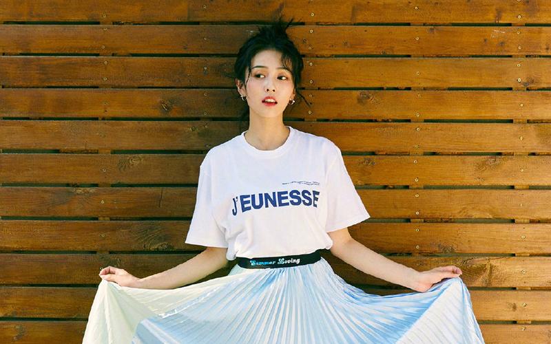 白鹿清新养眼写真图片桌面壁纸