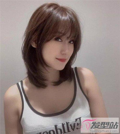 尴尬期发型怎么解决 内扣锁骨发时尚瘦脸