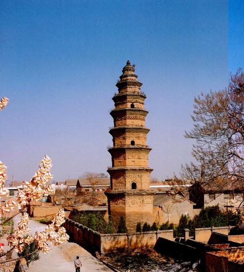 位于富平县美原镇西寺小学内(法源寺故址),唐咸亨二年(671)建置美原县