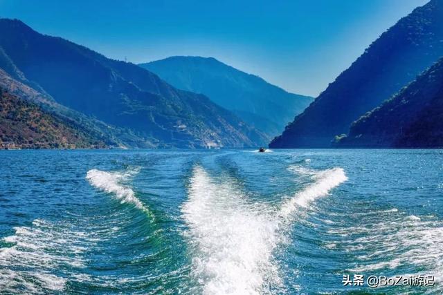 这里主要有桐子林,菩萨岩,高峡平湖,白坡山,马鹿寨,老君庙,湖岛风光