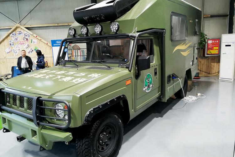 8万元 都市丛林四驱北汽勇士(柴油版)房车上市