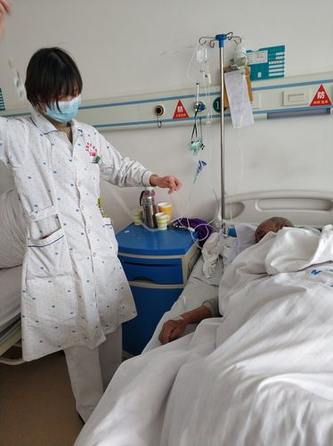 家中老人因病住在王台中心卫生院内二科病房,住院期间受到了护士的