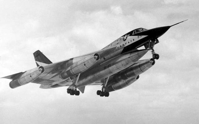 聊聊b58超音速战略轰炸机突发爆胎起飞倒还行咋回去呢