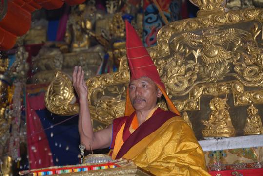 白玉达唐寺现任住持—第三世拉智仁波切尕昂尼玛