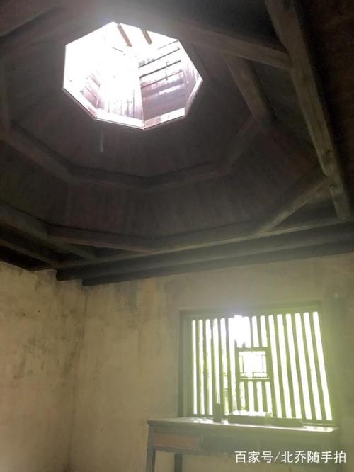 八角楼,楼不是八角形,而且八角楼所在地,也不是只有八角楼