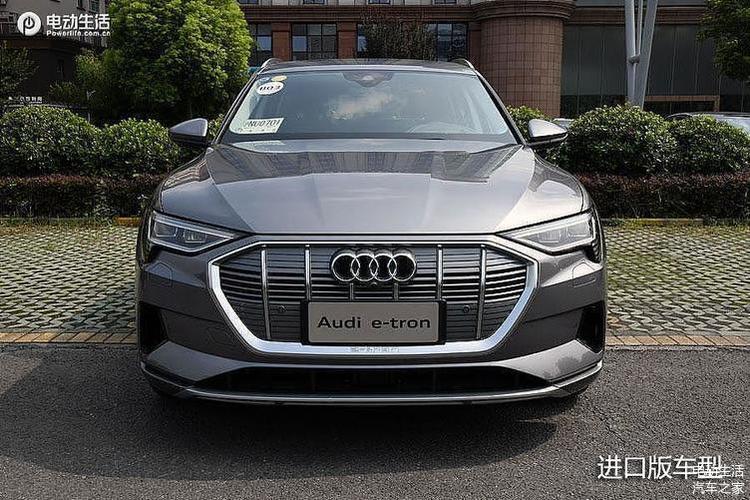 进气格栅上挂着奥迪s line徽标,看来奥迪e-tron纯电动系列也有s专属