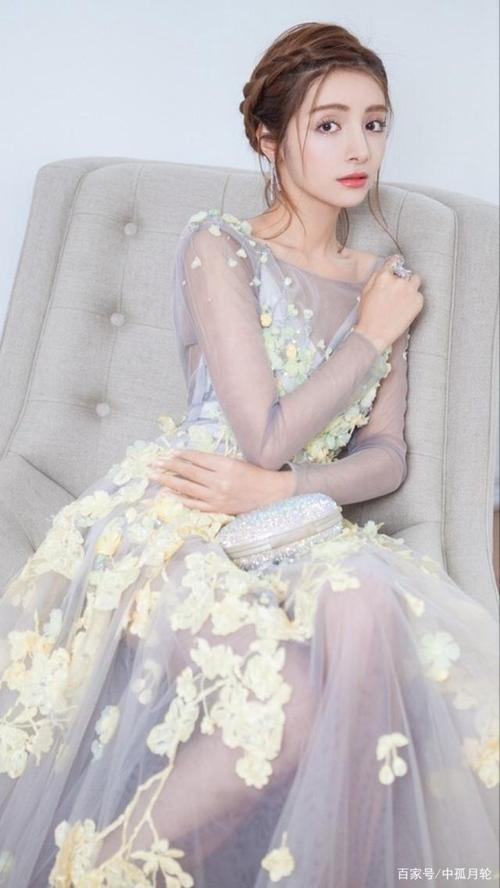 新疆美女麦迪娜,总是会特别吸引人,让人过目不忘!