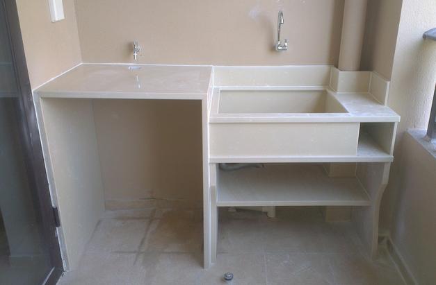 装修时婆婆在阳台砌洗衣池让我大怒,日后太好用!