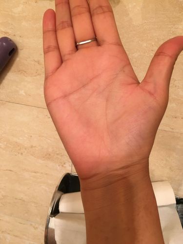 女右手智慧线从中间断开求高人指点