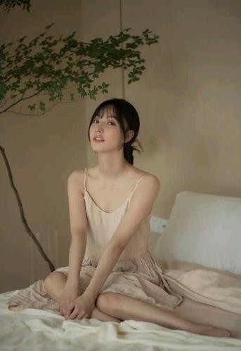 陈米麒温婉如玉,气质优雅知性女神