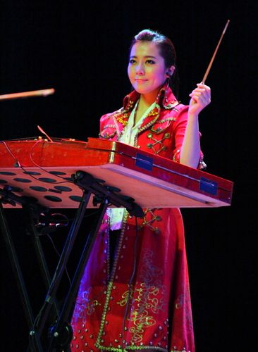 女子十二乐坊成员——孙莉莉 (扬琴)舞台瞬间