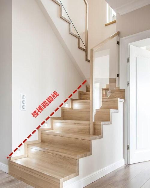 楼梯装踢脚线还有这么多门道做90度拼角设计整个家都跟着出彩