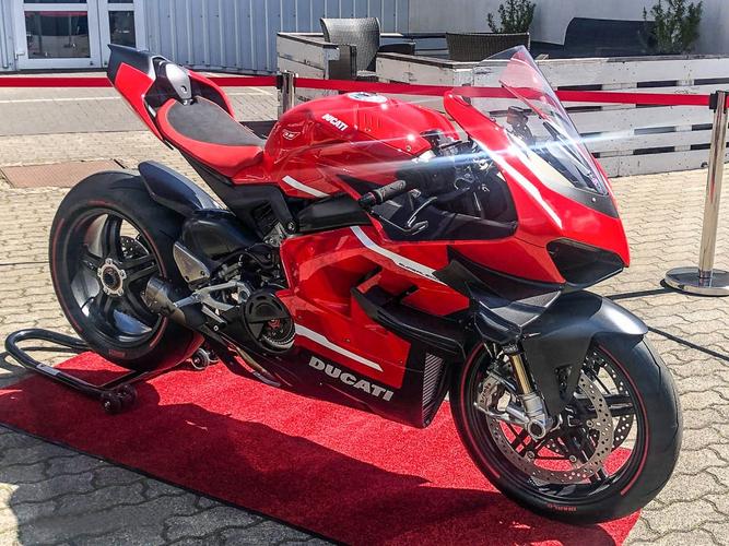 全球首台v4 superleggera亮相 最强杜卡迪零距离实拍