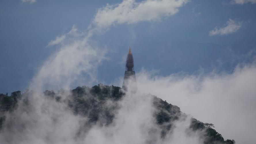 仙境寺庙塔尖塔顶