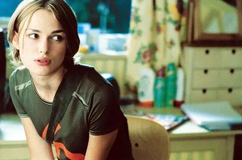 年的《加勒比海盗》则让凯拉星光闪耀, 她在剧中扮演总督的女儿伊莉莎