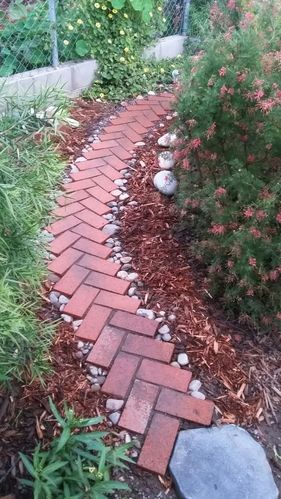 铺路 如果家里有小院,那红砖大可用来铺路.