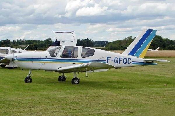 原创4位女星玩飞行 有的私人飞机加97号汽油卖220万