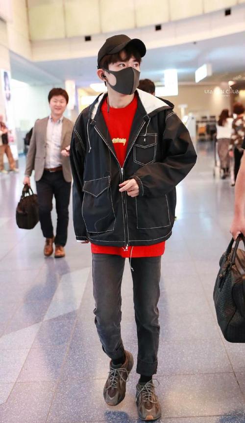 易烊千玺机场照,那么你有没有觉得很帅呢?