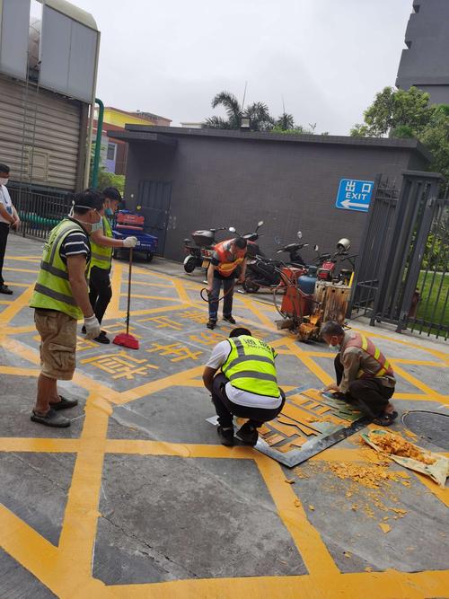 消防通道网格线画施工现场